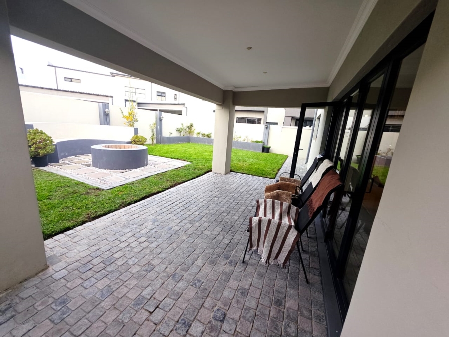 6 Bedroom Property for Sale in Sandown Western Cape